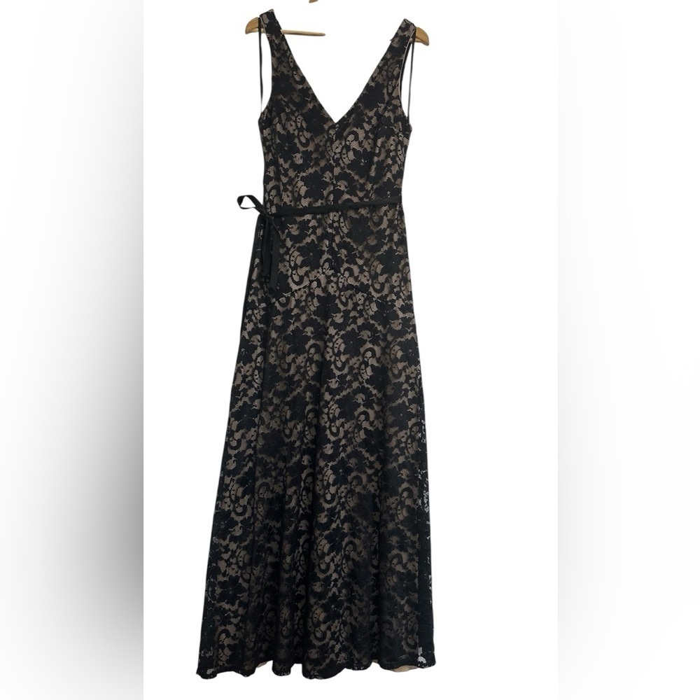 B. Smart Black and Tan Sleeveless V-Neck Party Dress